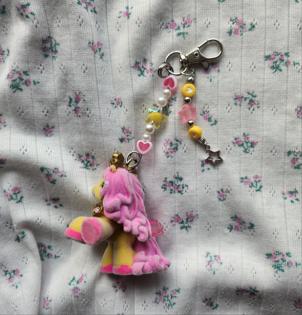 Filly Schlüsselanhänger Witch Rosa Gelb