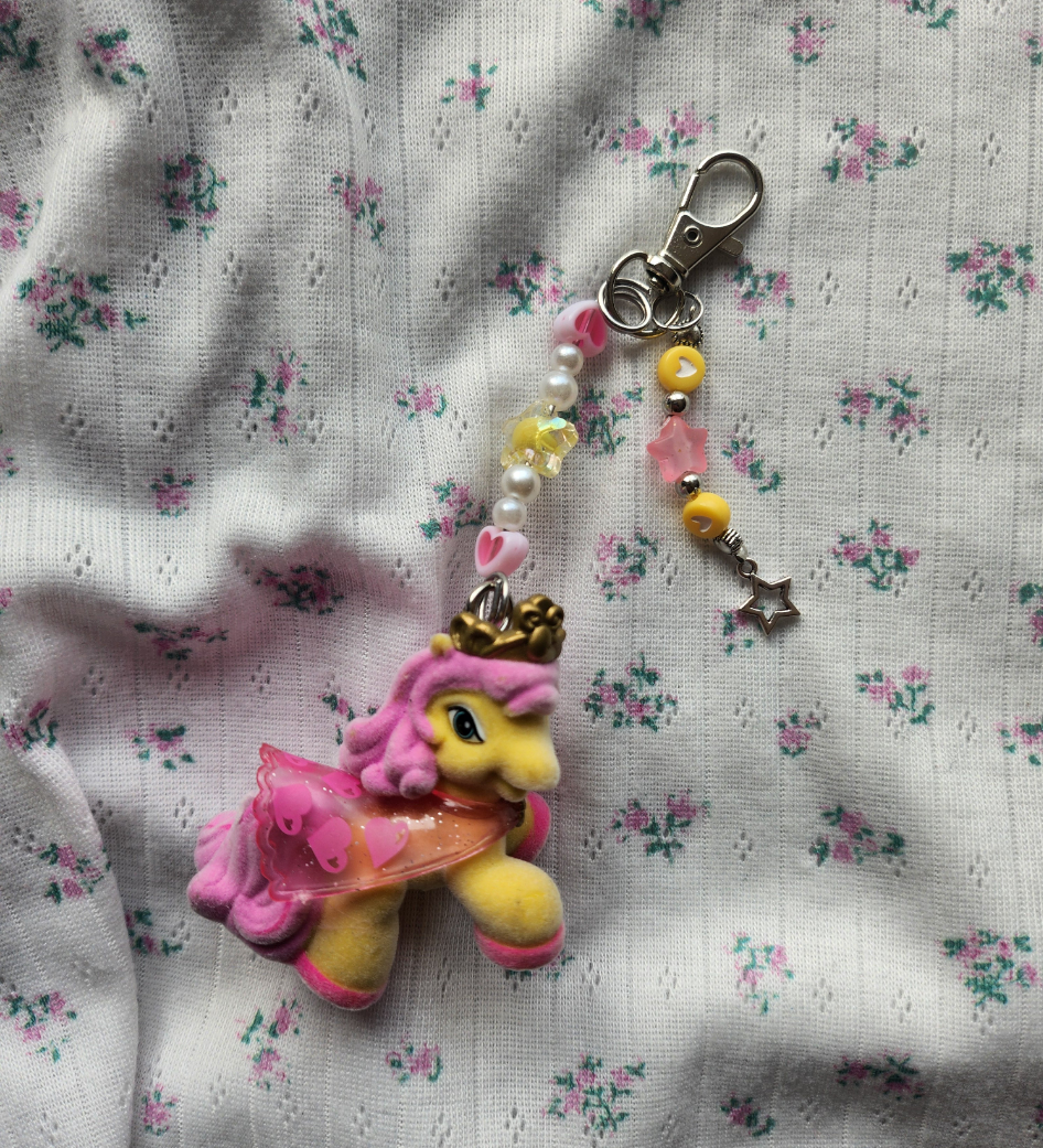 Filly Schlüsselanhänger Witch Rosa Gelb